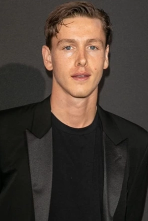 Harris Dickinson