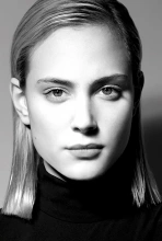Nora Arnezeder