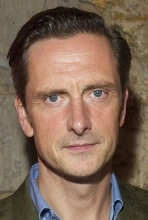 Nicholas Gleaves