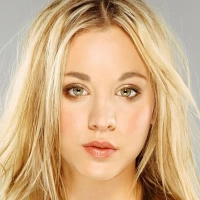  ★ Kaley Cuoco