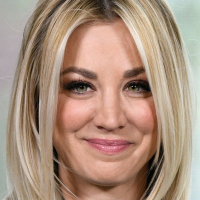 ★ Kaley Cuoco