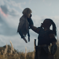  ✸ Predator: Vahşi Topraklar (2025) ★ Dimitrius Schuster-Koloamatangi ★ Elle Fanning